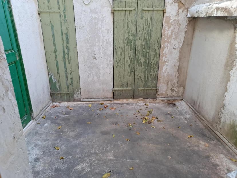 thumbnail of estate's photo