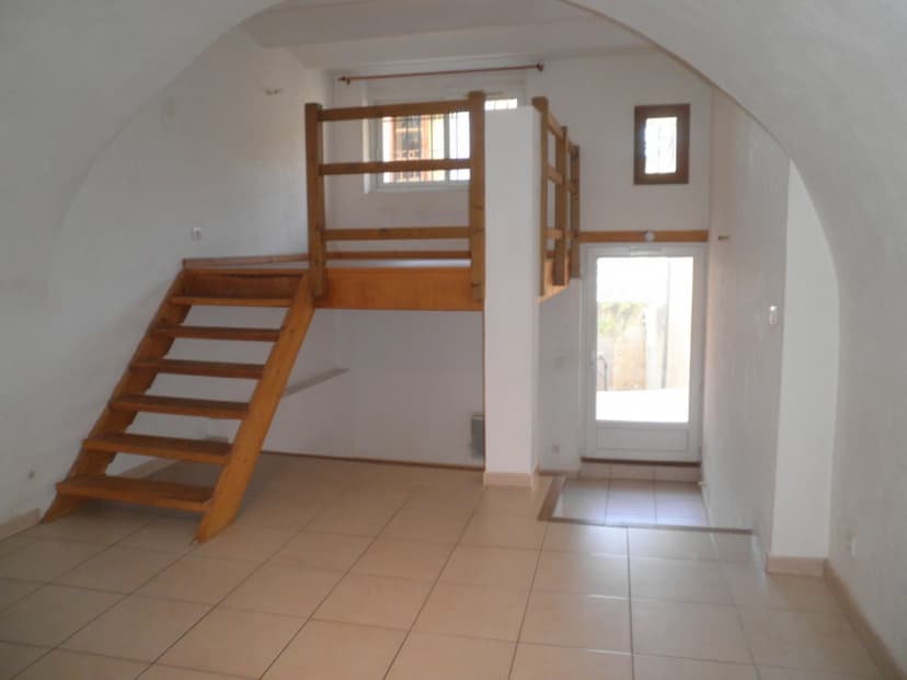 thumbnail of estate's photo