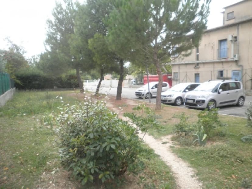 thumbnail of estate's photo