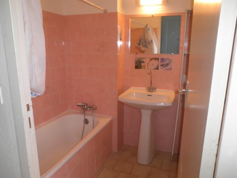 thumbnail of estate's photo