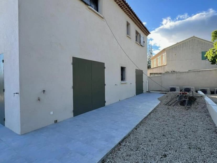 thumbnail of estate's photo