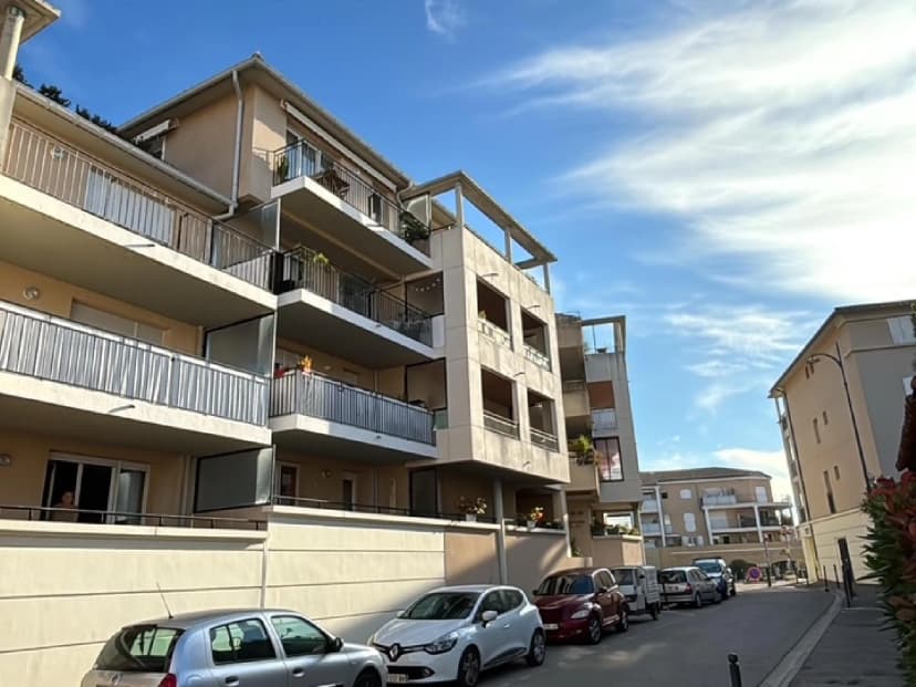 thumbnail of estate's photo