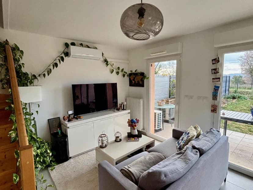 thumbnail of estate's photo