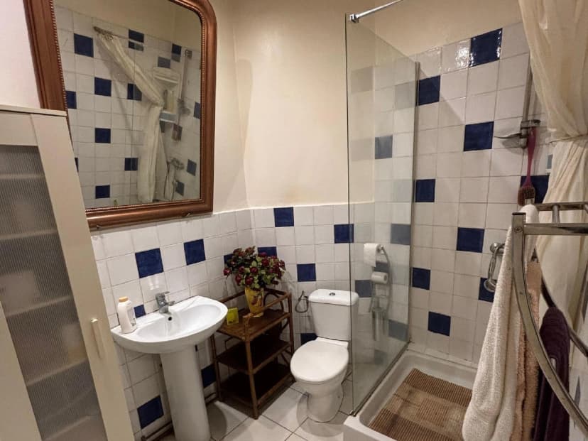 thumbnail of estate's photo