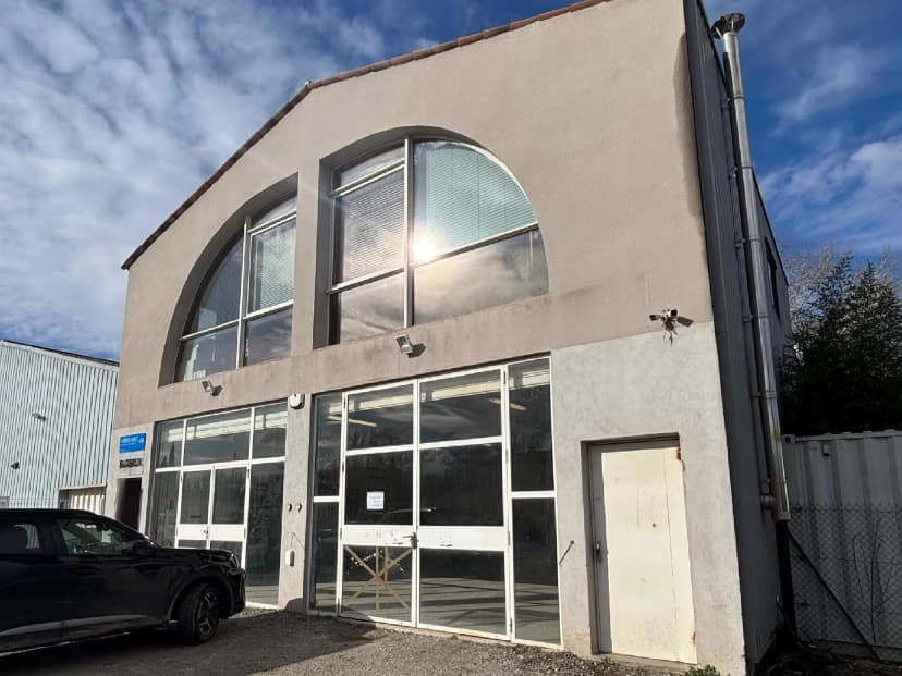 thumbnail of estate's photo